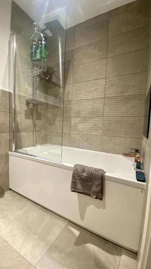 Modern 2 Bed Apartment/Free Parking/Near City/Self-Check In Handsworth Exterior foto